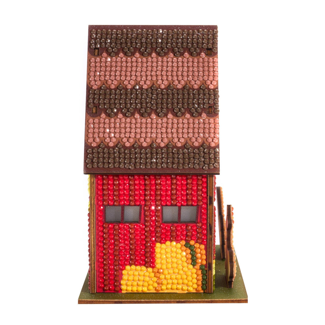 Diamond Art Club - Gem House - Farm House: Round with 26 Colors / 4,989 / 5.5" x 4.1" x 3.1" (14cm x 10.5cm x 8cm) - Pisgah Needleworks