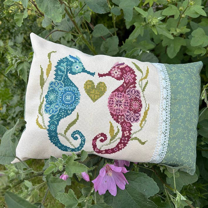 Love Poppet - Seahorses - Boxed Kit: 14ct Aida (cream/ivory) - Pisgah Needleworks