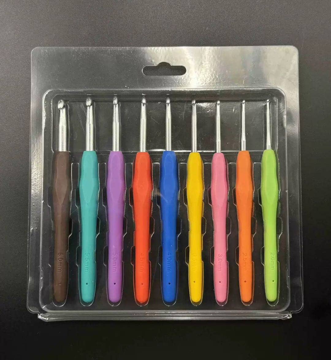 Magnifique Hearts Ergonomic Crochet Hook Set – 12 Soft Grip Hooks - Pisgah Needleworks