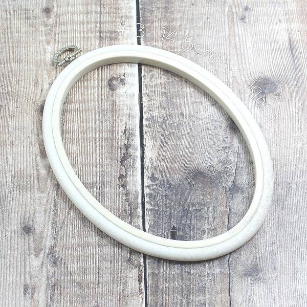 Nurge - 14.5 x 19cm (51/2 x 71/2") Nurge Flexi Hoops Oval: Sand - Pisgah Needleworks