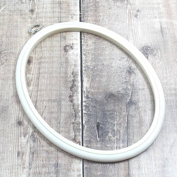 Nurge - Nurge Flexi Hoops Oval 18 x 23cm (7 " x 9"): Sand - Pisgah Needleworks